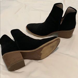 Hinge Booties Black with tan heel -size 7